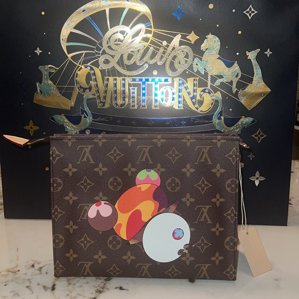 🎉🎉SOLD🎉🎉New LOUIS VUITTON x TAKASHI MURAKAMI 2025 LARGE Toiletry Pouch - Picture 2 of 11